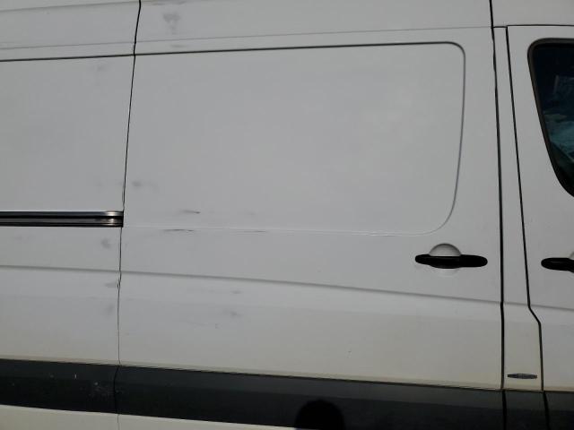 Photo 11 from auction – 2014 MERCEDES-BENZ SPRINTER 2 with VIN WD3PE8DE0E5900728