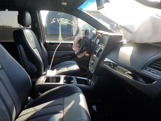 Photo 5 from auction – 2016 CHRYSLER TOWN & COU with VIN 2C4RC1HG0GR283800