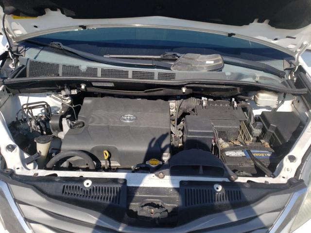 Photo 7 from auction – 2014 TOYOTA SIENNA XLE with VIN 5TDYK3DC9ES433369