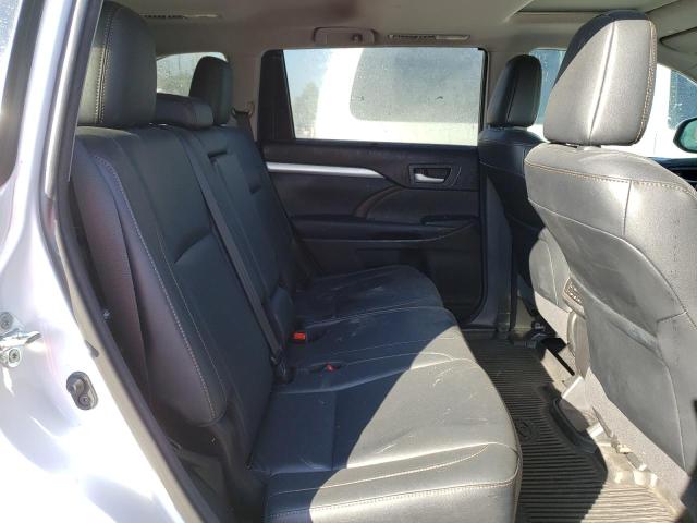 Photo 6 from auction – 2018 TOYOTA HIGHLANDER with VIN 5TDJZRFHXJS557623