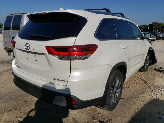 Photo 4 from auction – 2018 TOYOTA HIGHLANDER with VIN 5TDJZRFHXJS557623