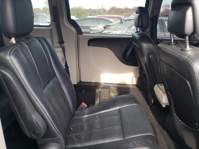 Photo 6 from auction – 2015 CHRYSLER TOWN & COU with VIN 2C4RC1BG1FR715155