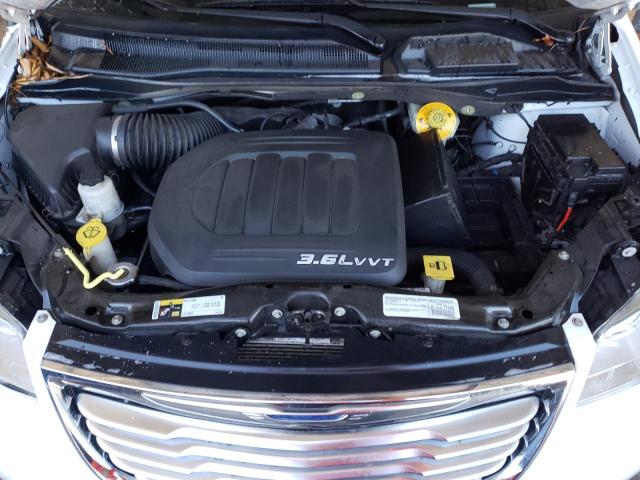 Photo 7 from auction – 2015 CHRYSLER TOWN & COU with VIN 2C4RC1BG2FR595382