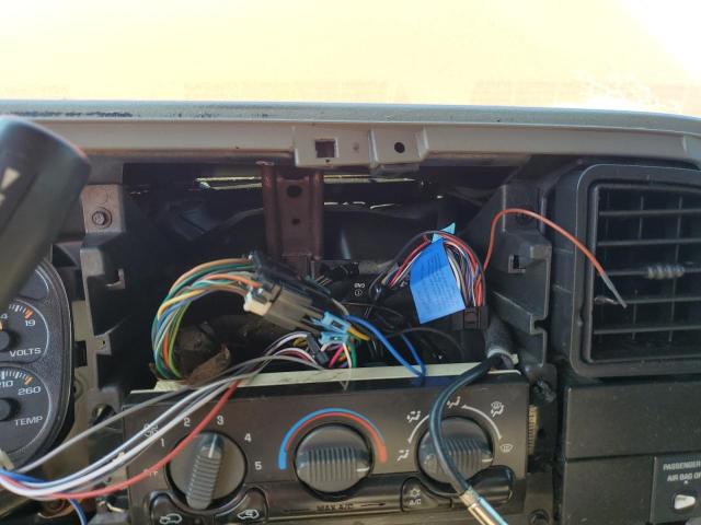 Photo 9 from auction – 2000 CHEVROLET SILVERADO with VIN 2GCEC19VXY1164941
