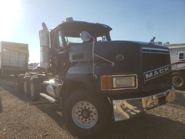 MACK 700 CL700 2000 with VIN 1M2AD38C2YW009697 - Photo from auction