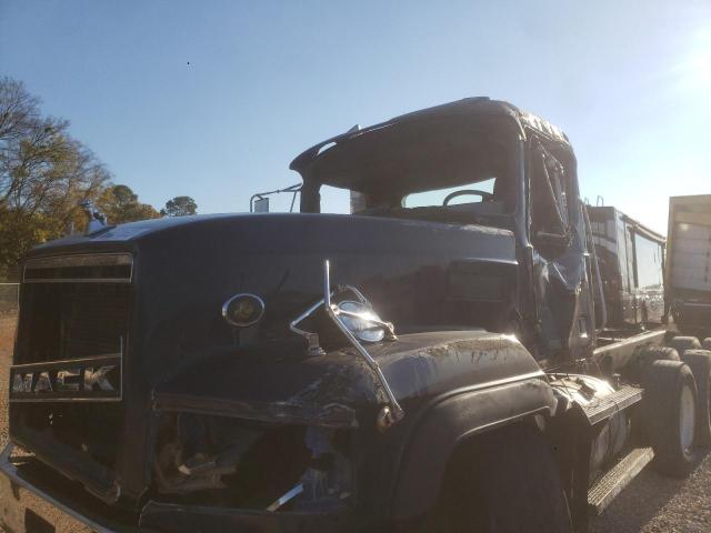 Photo 9 from auction – 2000 MACK 700 CL700 with VIN 1M2AD38C2YW009697