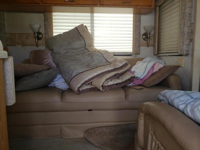 Photo 6 from auction – 2004 WORKHORSE CUSTOM CHASSIS MOTORHOME with VIN 5B4MP67G043390983