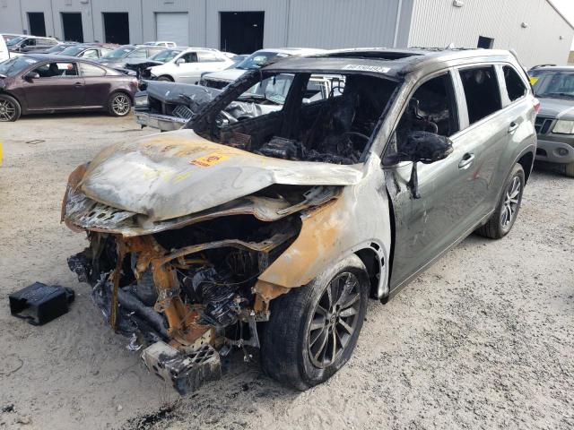 Photo 2 from auction – 2017 TOYOTA HIGHLANDER with VIN 5TDKZRFHXHS212817