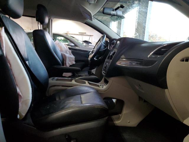 Photo 5 from auction – 2016 CHRYSLER TOWN & COU with VIN 2C4RC1CGXGR118893
