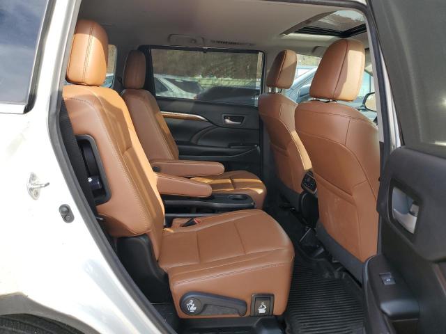 Photo 6 from auction – 2017 TOYOTA HIGHLANDER with VIN 5TDDZRFH0HS454735