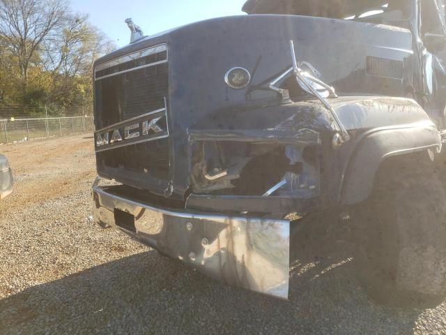 Photo 10 from auction – 2000 MACK 700 CL700 with VIN 1M2AD38C2YW009697