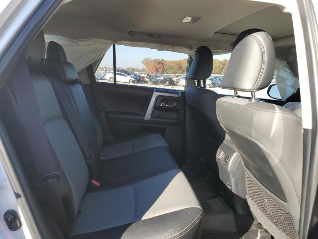 Photo 6 from auction – 2019 TOYOTA 4RUNNER SR with VIN JTEBU5JR9K5628471