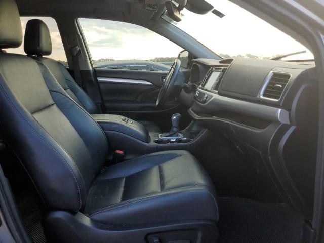 Photo 5 from auction – 2017 TOYOTA HIGHLANDER with VIN 5TDKZRFH1HS519759