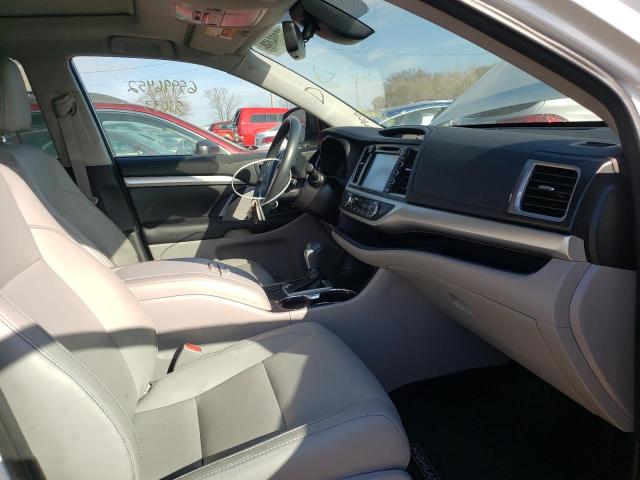 Photo 5 from auction – 2017 TOYOTA HIGHLANDER with VIN 5TDJZRFH1HS513908