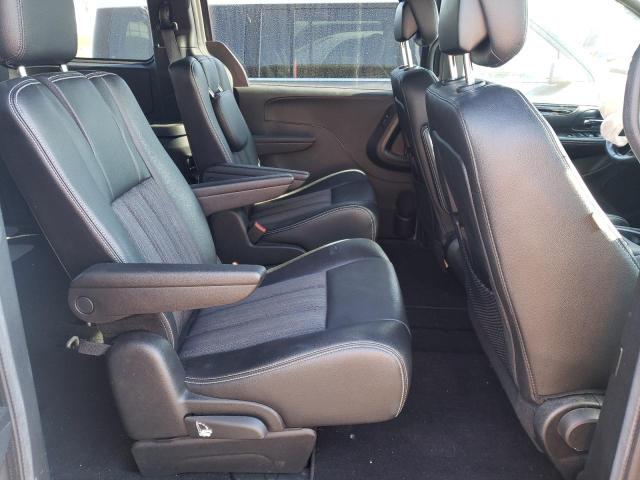 Photo 6 from auction – 2015 CHRYSLER TOWN & COU with VIN 2C4RC1HG3FR506040
