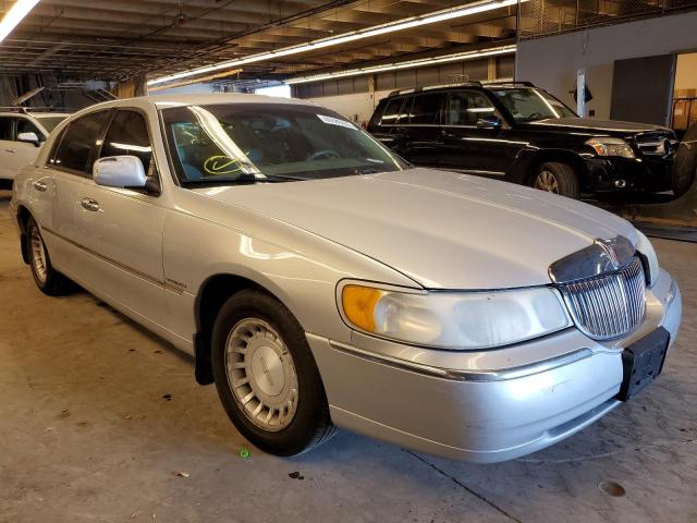 Photo 1 from auction – 2001 LINCOLN TOWN CAR E with VIN 1LNHM81WX1Y733356
