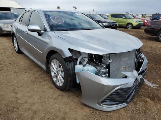 TOYOTA CAMRY LE 2022 with VIN 4T1C11AK3NU651778 - Photo from auction