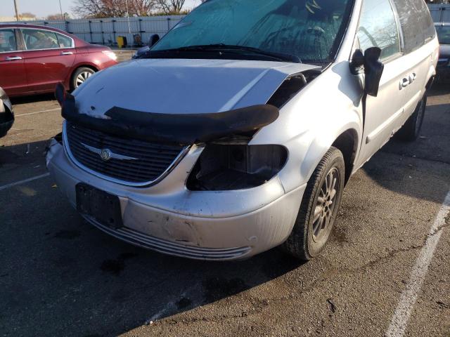Photo 9 from auction – 2004 CHRYSLER TOWN & COU with VIN 2C4GP74L74R579586
