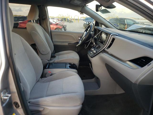 Photo 5 from auction – 2018 TOYOTA SIENNA LE with VIN 5TDKZ3DC7JS910022