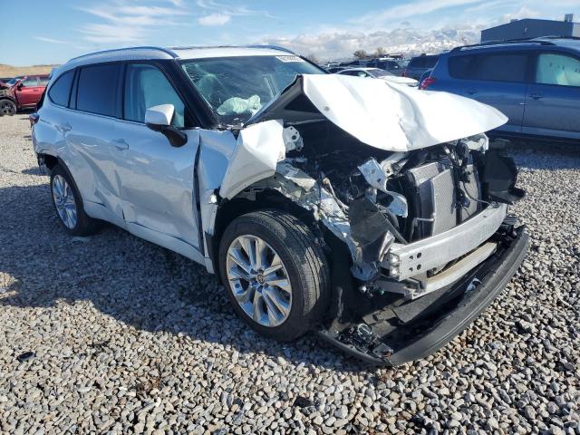 TOYOTA HIGHLANDER 2022 with VIN 5TDDZRBH8NS193646 - Photo from auction