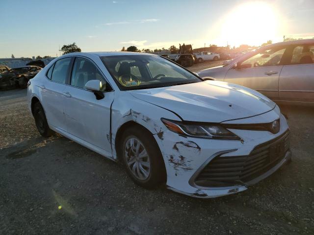 Photo 1 from auction – 2022 TOYOTA CAMRY LE with VIN 4T1C31AK8NU582872