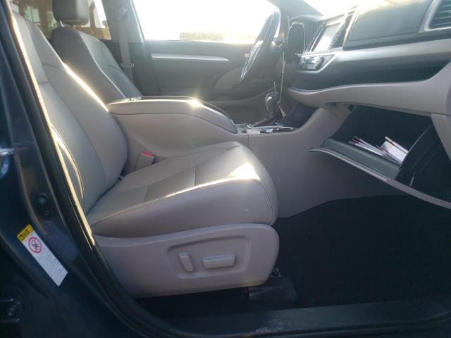 Photo 5 from auction – 2017 TOYOTA HIGHLANDER with VIN 5TDKZRFH3HS212397