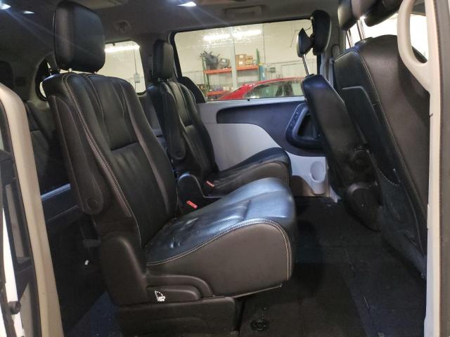 Photo 6 from auction – 2016 CHRYSLER TOWN & COU with VIN 2C4RC1CG1GR174883
