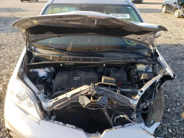 Photo 7 from auction – 2018 TOYOTA SIENNA LE with VIN 5TDKZ3DC7JS910022