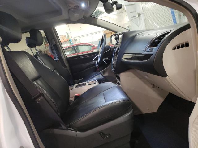 Photo 5 from auction – 2016 CHRYSLER TOWN & COU with VIN 2C4RC1CG1GR174883