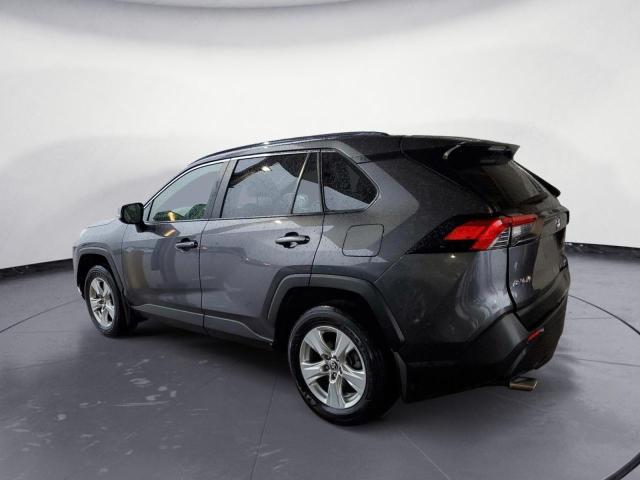 Photo 2 from auction – 2020 TOYOTA RAV4 XLE with VIN JTMP1RFV2LJ037441
