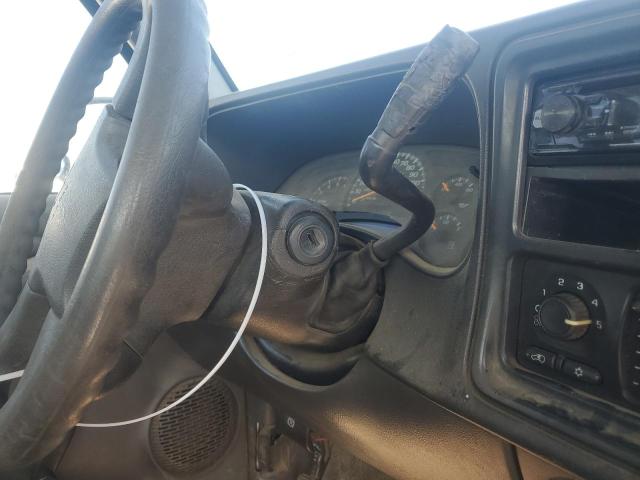 Photo 9 from auction – 2004 CHEVROLET C1500 SILV with VIN 1GCEC14X34Z317086