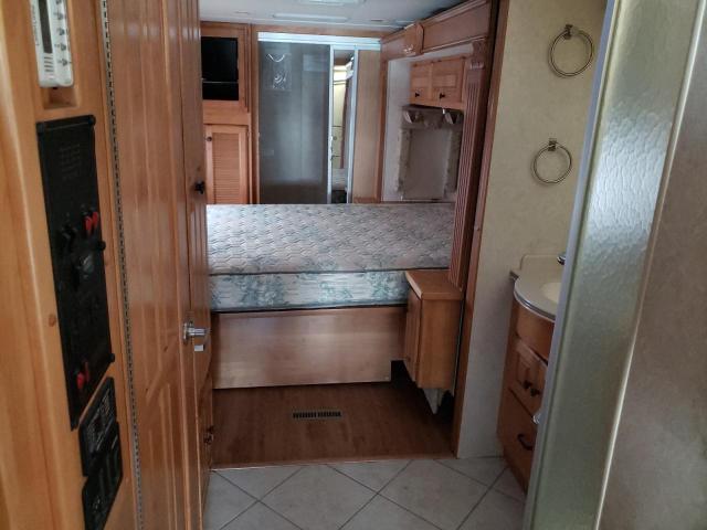 Photo 6 from auction – 2005 SAFA MOTORHOME with VIN 1RF55444951034511
