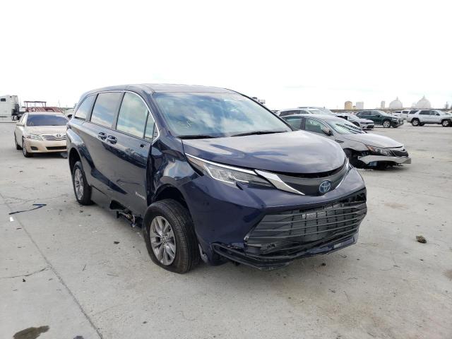 TOYOTA SIENNA LE 2022 with VIN 5TDKRKEC5NS099545 - Photo from auction