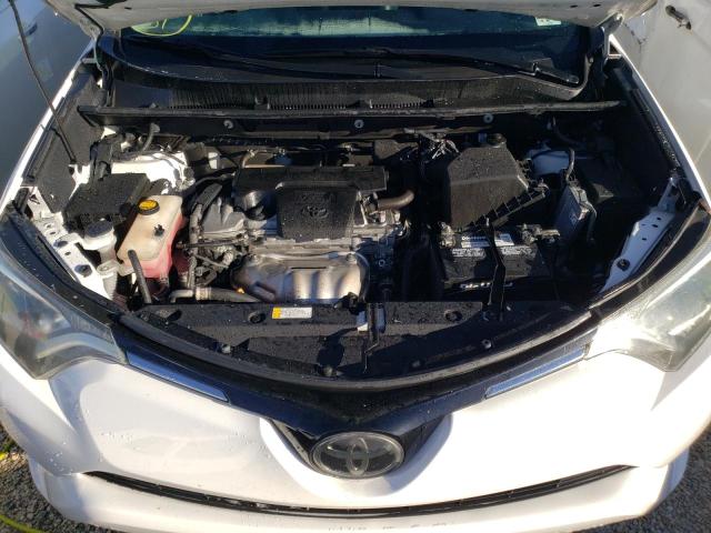 Photo 7 from auction – 2017 TOYOTA RAV4 LE with VIN 2T3ZFREV5HW313695