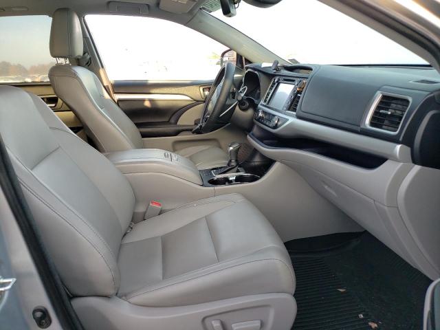 Foto 5 de la subasta – 2018 TOYOTA HIGHLANDER con VIN 5TDJZRFH8JS808428