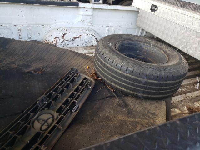 Photo 6 from auction – 2002 TOYOTA TUNDRA with VIN 5TBJN32182S299453