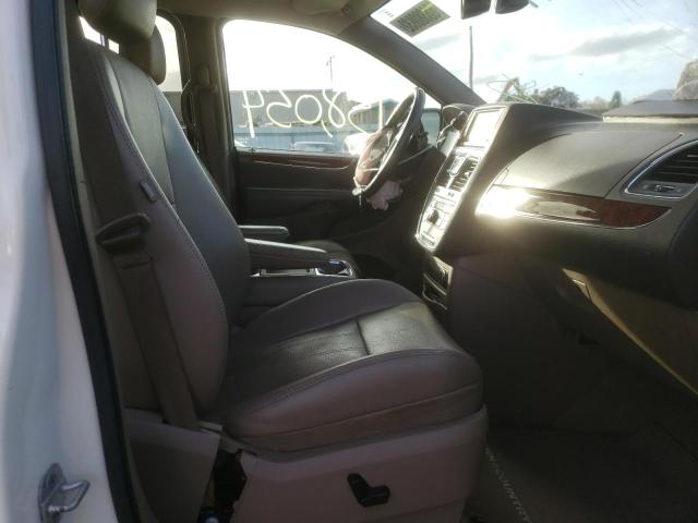 Photo 5 from auction – 2012 CHRYSLER TOWN & COU with VIN 2C4RC1CG4CR227053