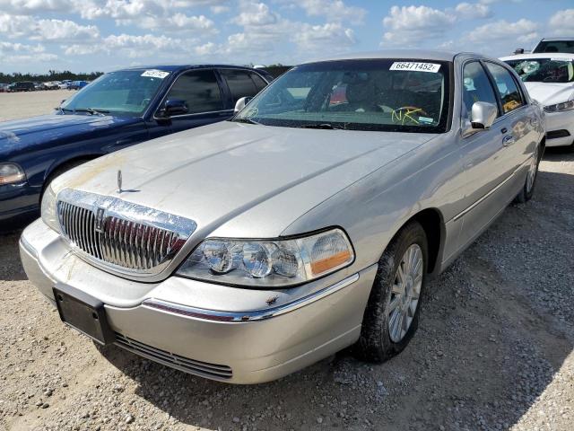 Photo 2 from auction – 2004 LINCOLN TOWN CAR U with VIN 1LNHM83W84Y680366