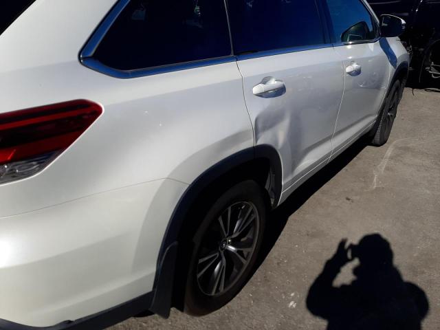 Photo 10 from auction – 2018 TOYOTA HIGHLANDER with VIN 5TDZARFH1JS040009