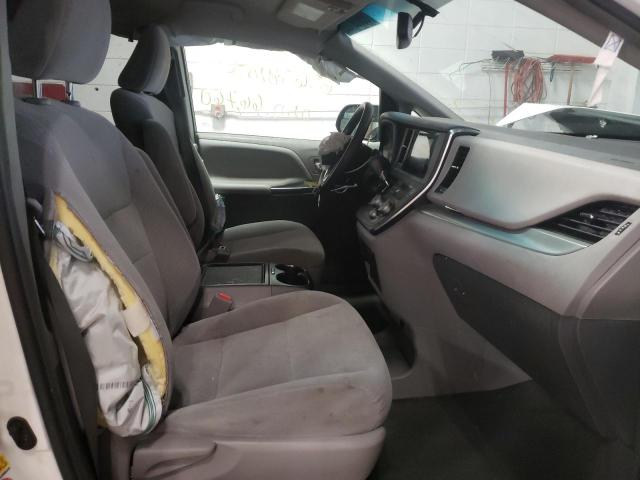 Photo 5 from auction – 2017 TOYOTA SIENNA LE with VIN 5TDKZ3DC5HS810897