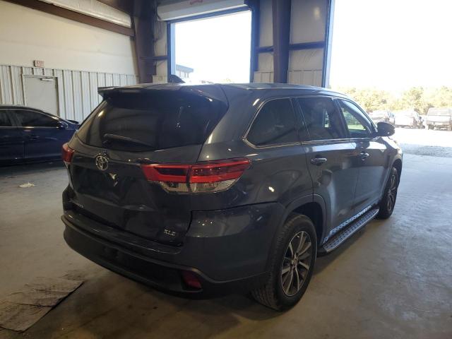 Photo 4 from auction – 2018 TOYOTA HIGHLANDER with VIN 5TDKZRFH4JS250534
