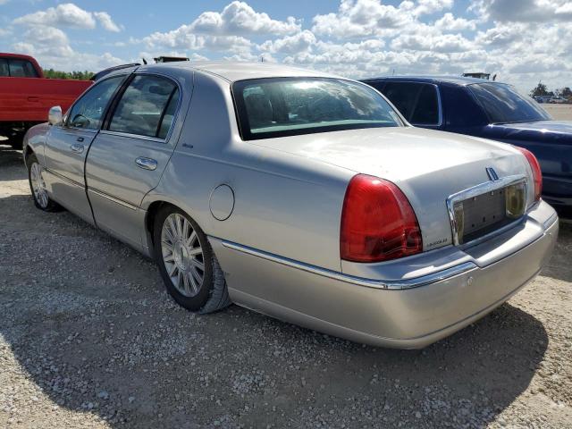 Photo 3 from auction – 2004 LINCOLN TOWN CAR U with VIN 1LNHM83W84Y680366