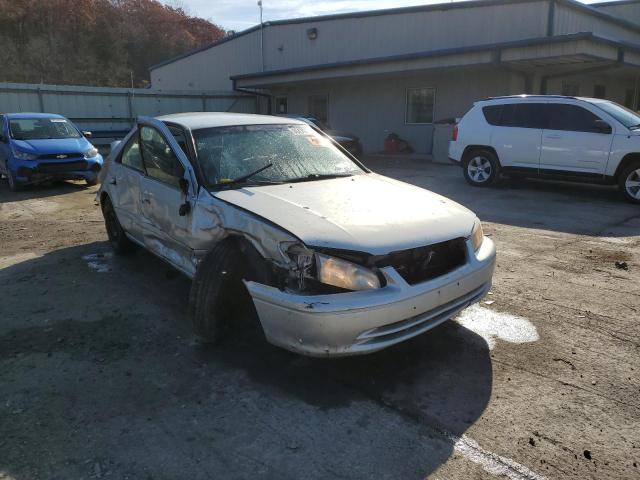 TOYOTA CAMRY CE 2000 with VIN 4T1BG22K7YU653214 - Photo from auction