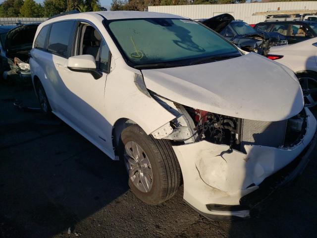 TOYOTA SIENNA LE 2021 with VIN 5TDKRKEC9MS006458 - Photo from auction