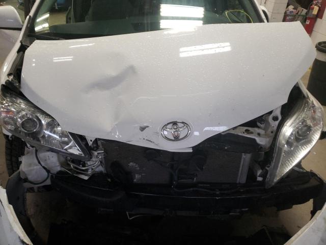Photo 7 from auction – 2017 TOYOTA SIENNA LE with VIN 5TDKZ3DC5HS810897