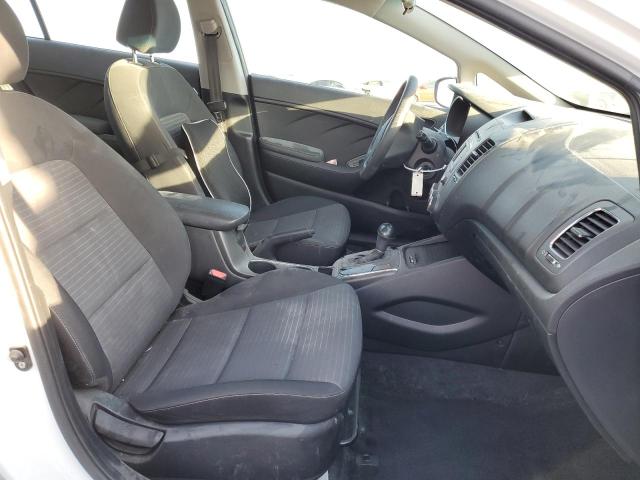 Photo 5 from auction – 2017 KIA FORTE LX with VIN 3KPFL4A76HE108145