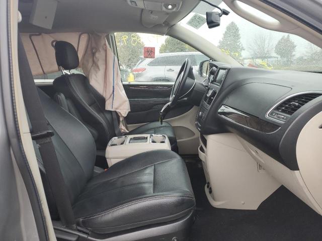 Photo 5 from auction – 2016 CHRYSLER TOWN & COU with VIN 2C4RC1BG2GR118419