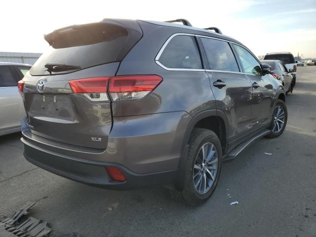 Photo 4 from auction – 2019 TOYOTA HIGHLANDER with VIN 5TDKZRFH8KS559621