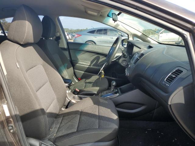 Photo 5 from auction – 2017 KIA FORTE LX with VIN 3KPFK4A78HE103760