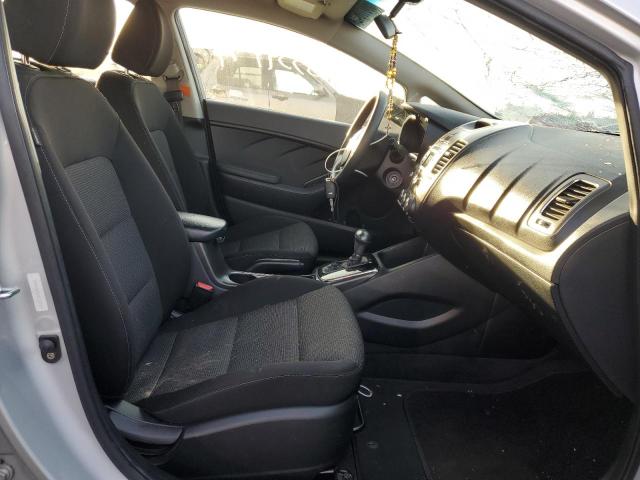 Photo 5 from auction – 2017 KIA FORTE LX with VIN 3KPFK4A76HE120069